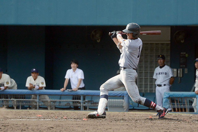 3番センターで出場した柳町達（商学部2年　慶應高）