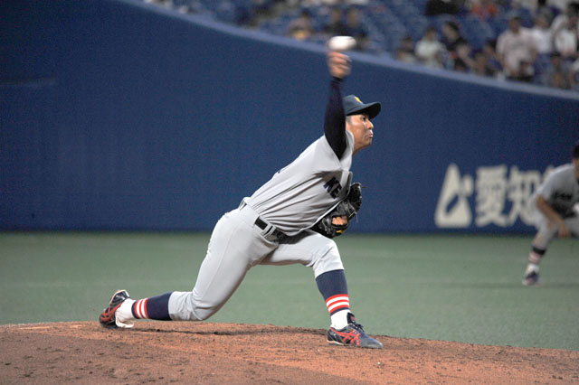 中継ぎで1イニングを三者凡退に抑えた地元出身の高橋伶介（法学部4年 慶應義塾高）