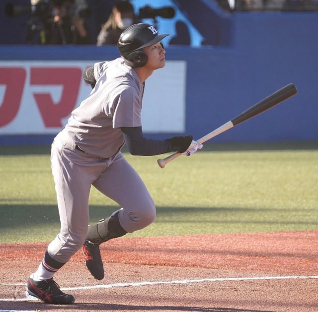 明治神宮大会の決勝で先制2ランを放った萩尾匡也選手