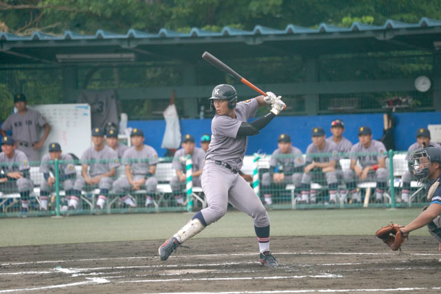 桐蔭横浜大1回戦で、勝ち越しの適時二塁打を含む、猛打賞の活躍を見せた権藤大