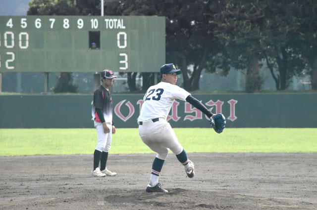 日本大学国際関係学部戦で、リリーフ登板し、2回3奪三振を見せた久保慶太