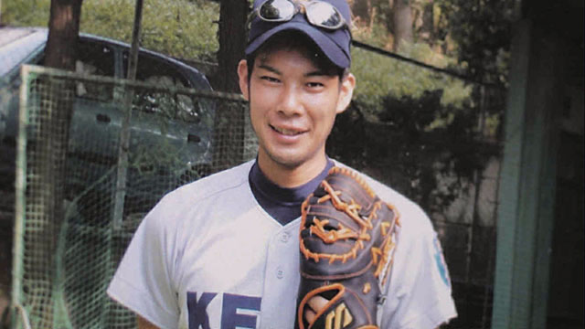 慶應義塾のユニフォームでの写真がなかったため、日吉の第一合宿所の脇のブルペンで就職活動用に撮った写真