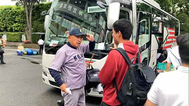 神宮球場での取材風景。球場内の取材許可を得てメディアとして認められるまであと少し？神宮球場での取材風景。球場内の取材許可を得てメディアとして認められるまであと少し？