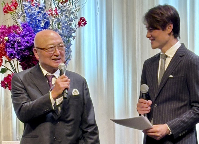 レジェンド・インタビューで登壇した山下大輔氏の写真