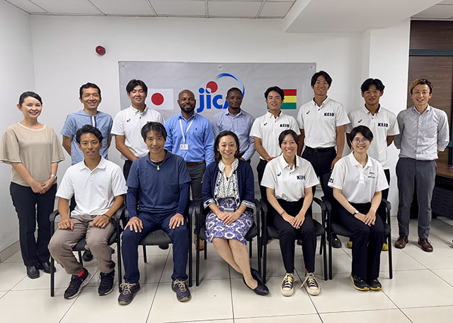 JICAガーナ事務所で最終報告会を終えての写真