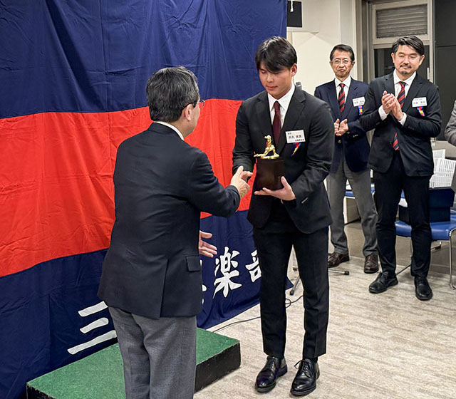 厚労省の外丸東眞前主将の写真