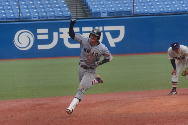 0922明大①決勝の本塁打を放った嶋田